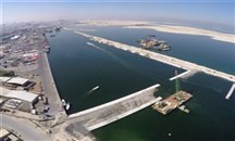 Al-hamriya Port - Client: BAM International - Job: Breakwater Berth, Placing Blocks